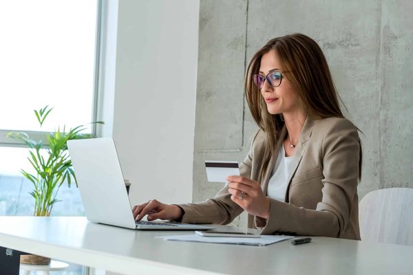 Comment choisir la meilleure banque en ligne pour les professionnels