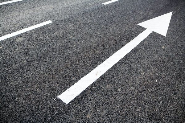 Comment la signalisation horizontale contribue-t-elle à la sécurité ?