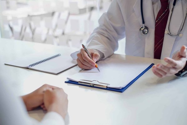 Comment effectuer une demande de titre de séjour pour raison médicale à Raincy ?